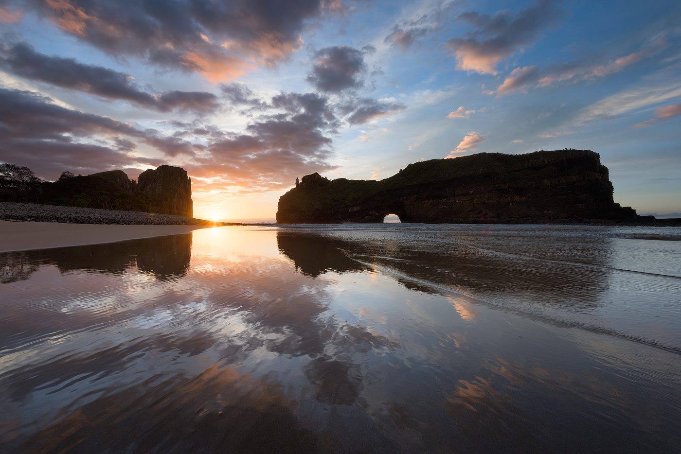 Hole in the Wall - Hougaard Malan